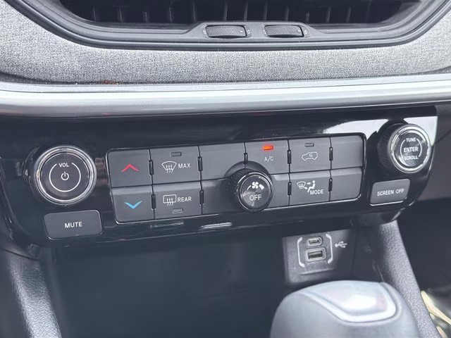 2024 Bright White Clearcoat Jeep Compass Latitude 4X4 SUV