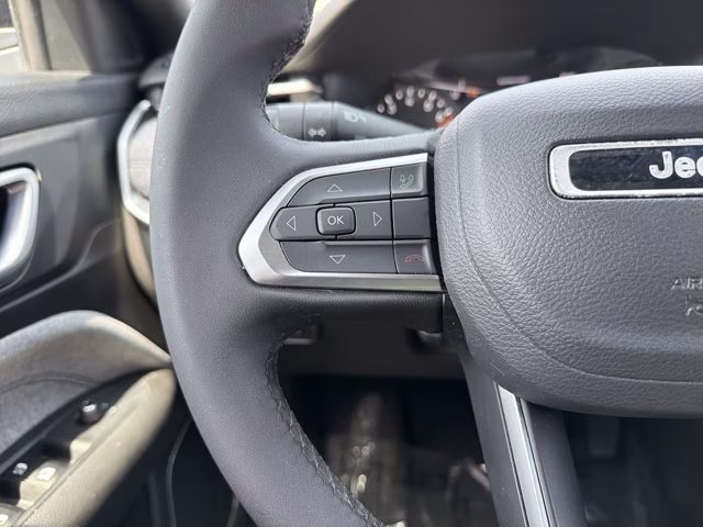 2024 Bright White Clearcoat Jeep Compass Latitude 4X4 SUV