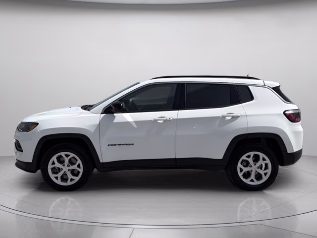 2024 Bright White Clearcoat Jeep Compass Latitude 4X4 SUV