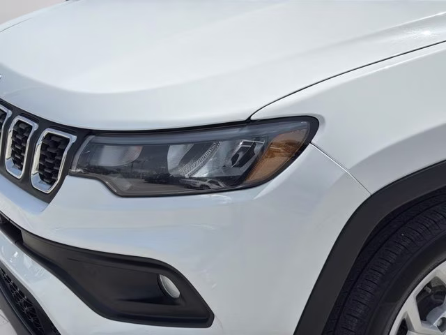 2024 Bright White Clearcoat Jeep Compass Latitude 4X4 SUV