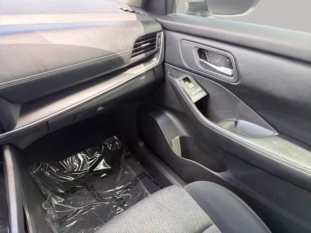 2024 Everest White Pearl Nissan Rogue SV FWD SUV