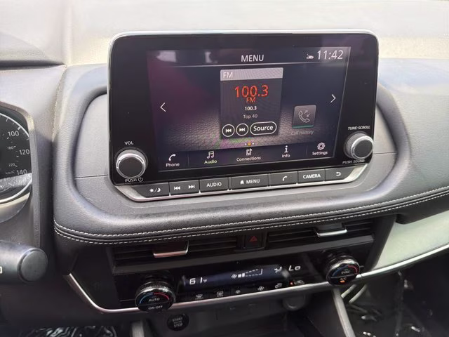 2024 Everest White Pearl Nissan Rogue SV FWD SUV