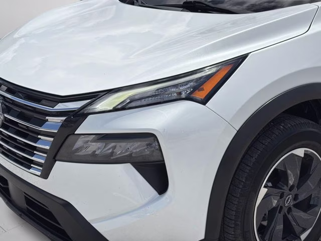 2024 Everest White Pearl Nissan Rogue SV FWD SUV