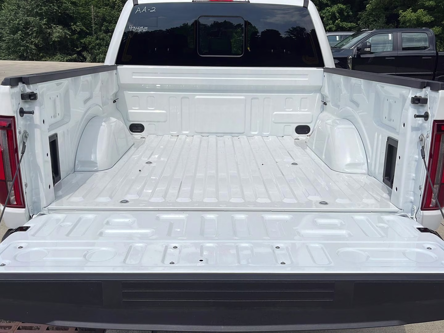 2026 Star White Metallic Tri-Coat Ford F-150 LARIAT 4X4 Truck