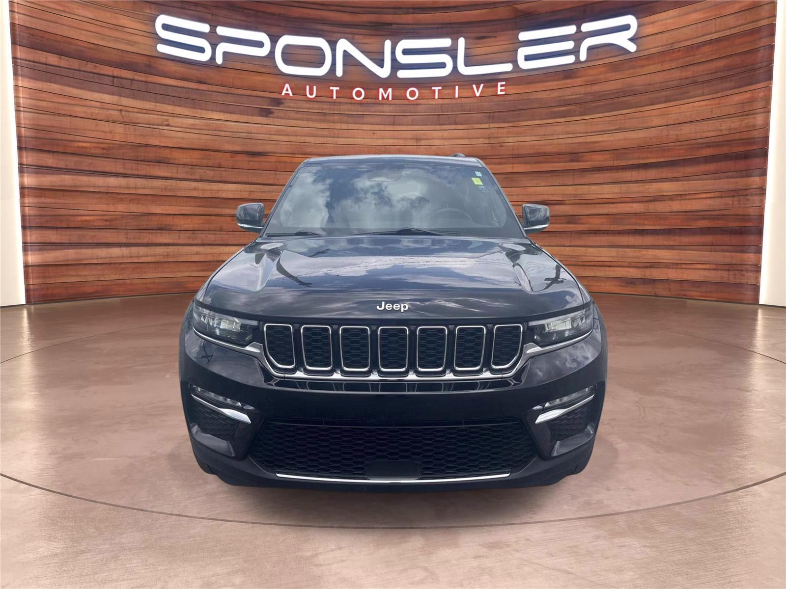 2024 Diamond Black Crystal Pearlcoat Jeep Grand Cherokee Limited 4X4 SUV