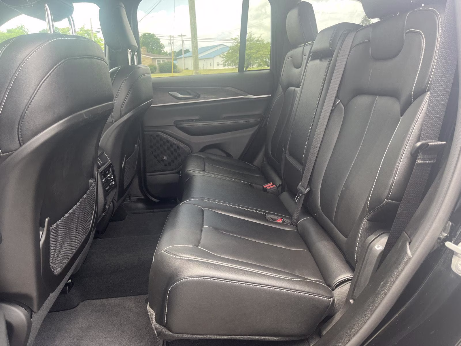 2024 Diamond Black Crystal Pearlcoat Jeep Grand Cherokee Limited 4X4 SUV