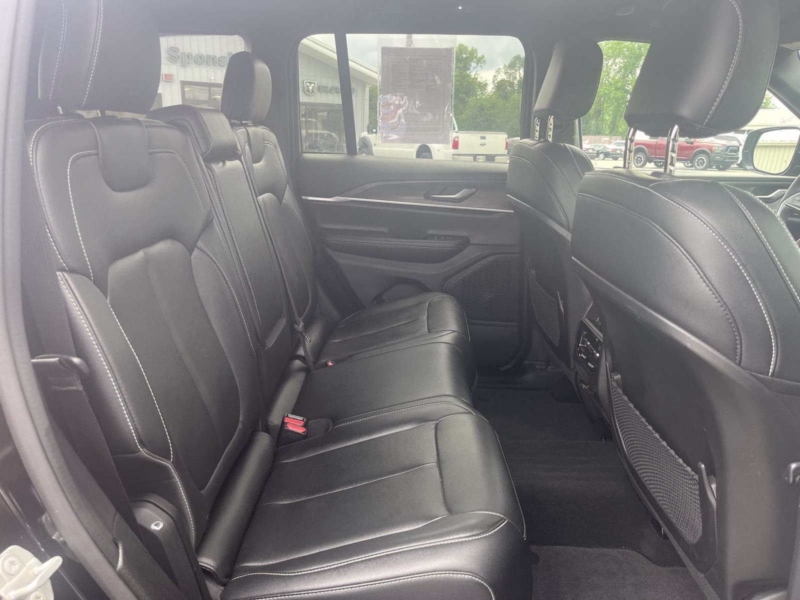 2024 Diamond Black Crystal Pearlcoat Jeep Grand Cherokee Limited 4X4 SUV