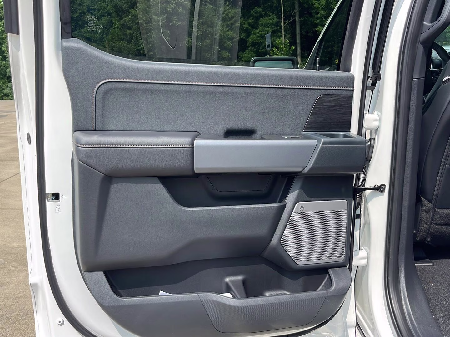 2026 Star White Metallic Tri-Coat Ford F-150 LARIAT 4X4 Truck