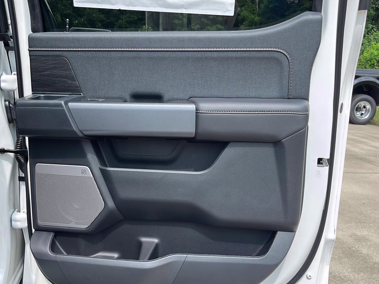 2026 Star White Metallic Tri-Coat Ford F-150 LARIAT 4X4 Truck