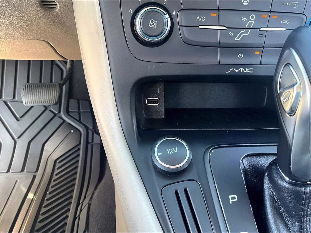 2015 Tuxedo Black Ford Focus SE FWD Sedan