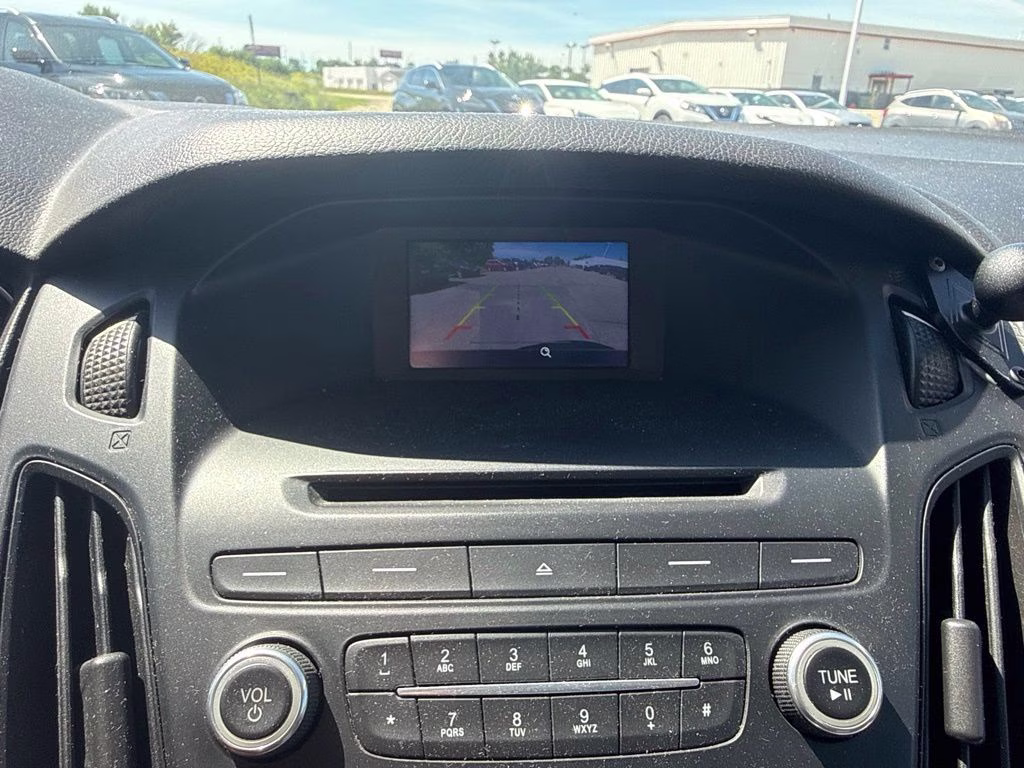 2015 Tuxedo Black Ford Focus SE FWD Sedan