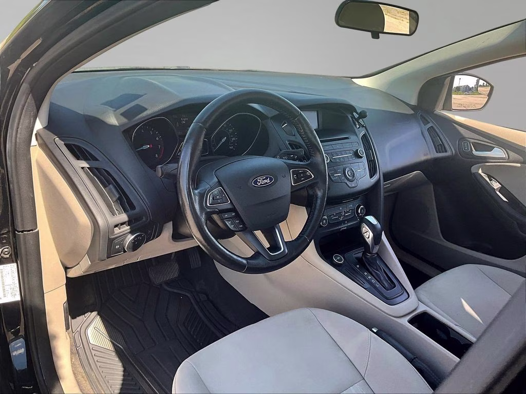 2015 Tuxedo Black Ford Focus SE FWD Sedan