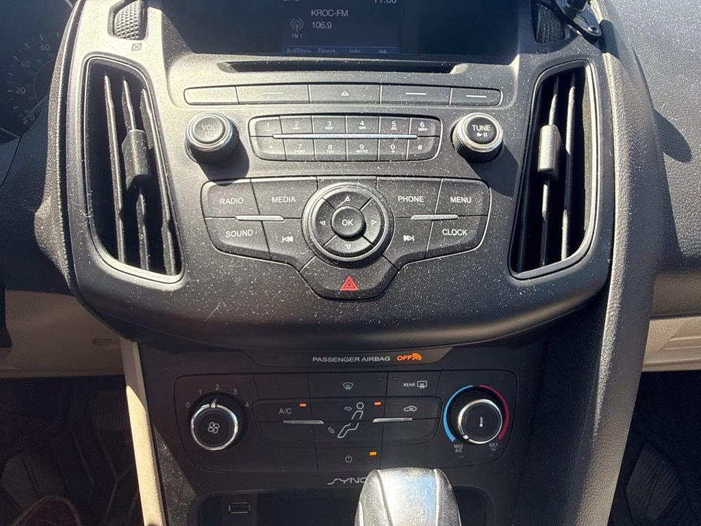 2015 Tuxedo Black Ford Focus SE FWD Sedan