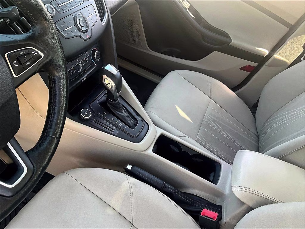 2015 Tuxedo Black Ford Focus SE FWD Sedan