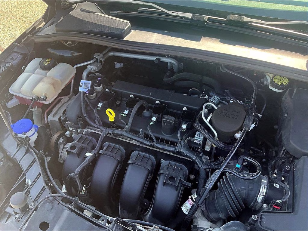 2015 Tuxedo Black Ford Focus SE FWD Sedan
