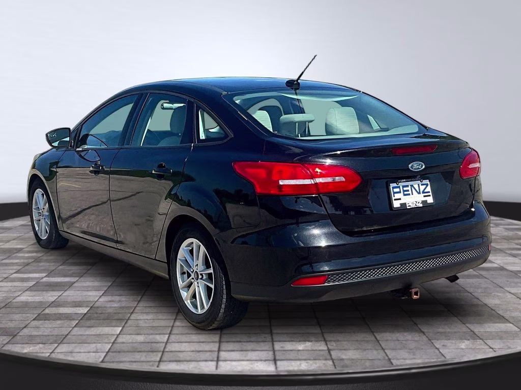 2015 Tuxedo Black Ford Focus SE FWD Sedan