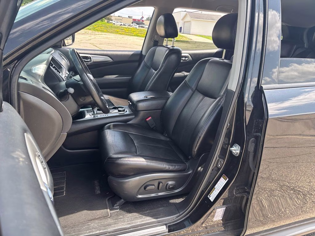 2020 Magnetic Black Pearl Nissan Pathfinder SL 4X4 SUV