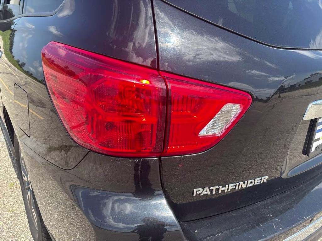 2020 Magnetic Black Pearl Nissan Pathfinder SL 4X4 SUV