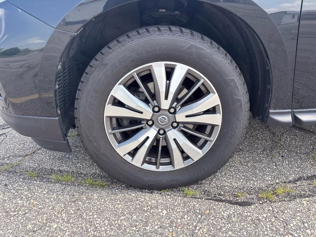 2020 Magnetic Black Pearl Nissan Pathfinder SL 4X4 SUV