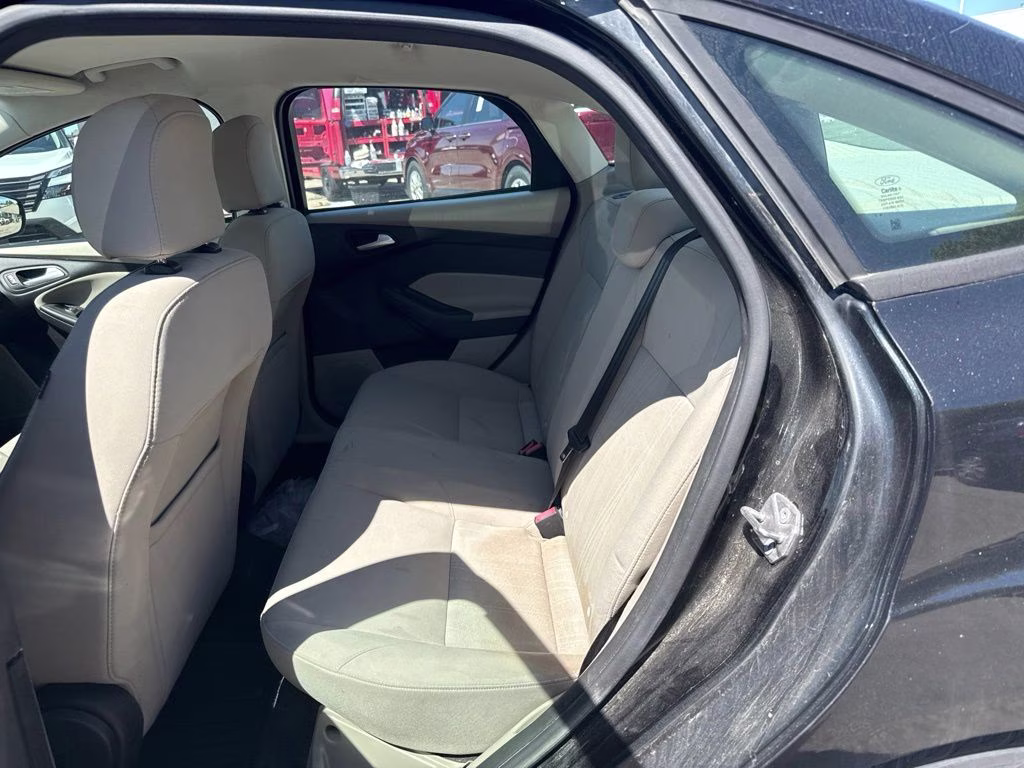 2015 Tuxedo Black Ford Focus SE FWD Sedan