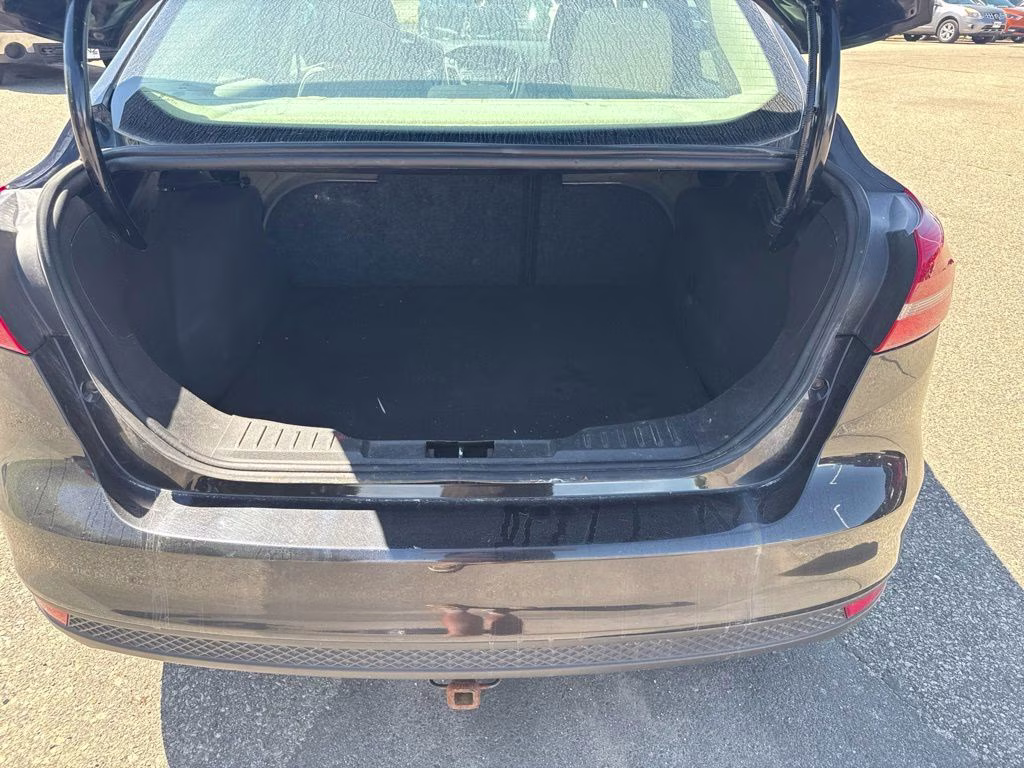 2015 Tuxedo Black Ford Focus SE FWD Sedan