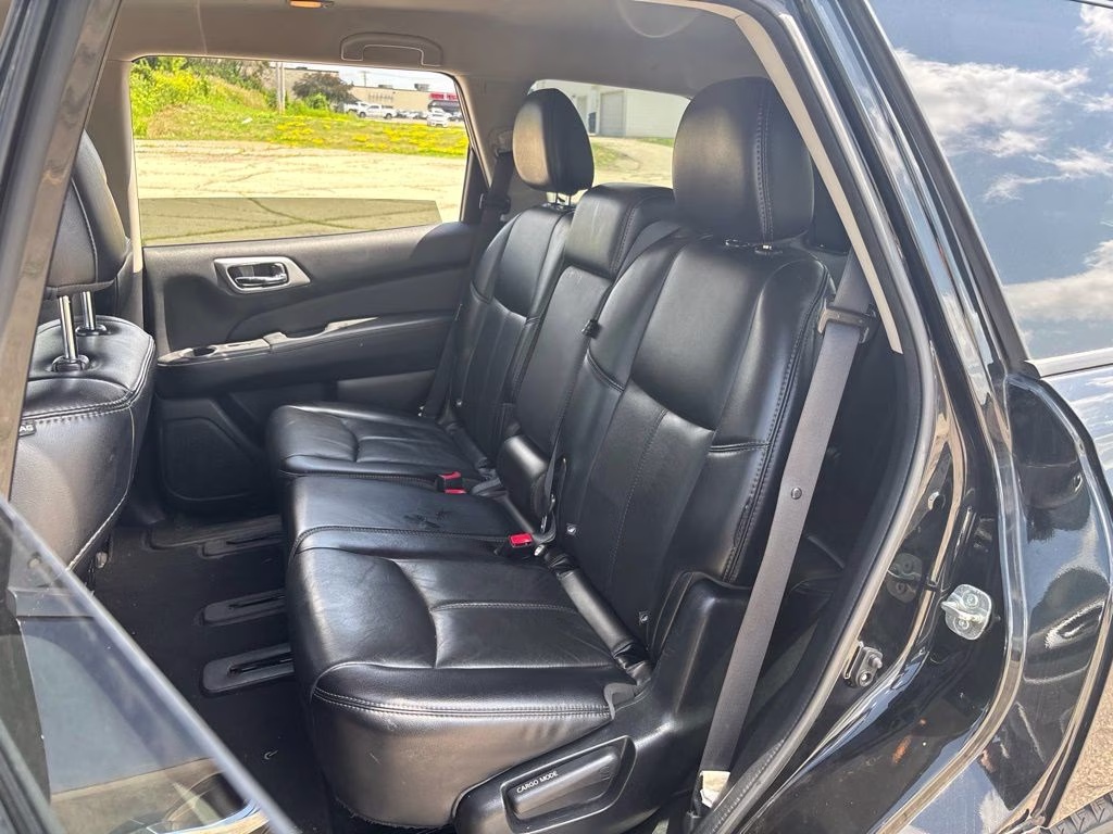 2020 Magnetic Black Pearl Nissan Pathfinder SL 4X4 SUV