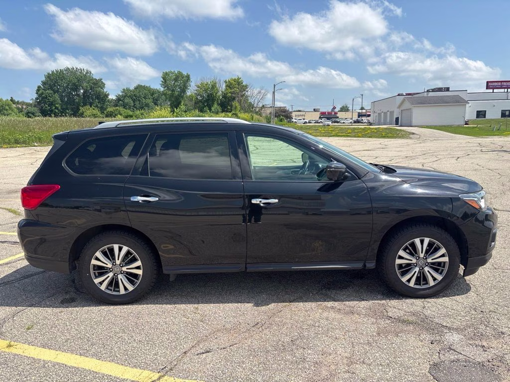 2020 Magnetic Black Pearl Nissan Pathfinder SL 4X4 SUV