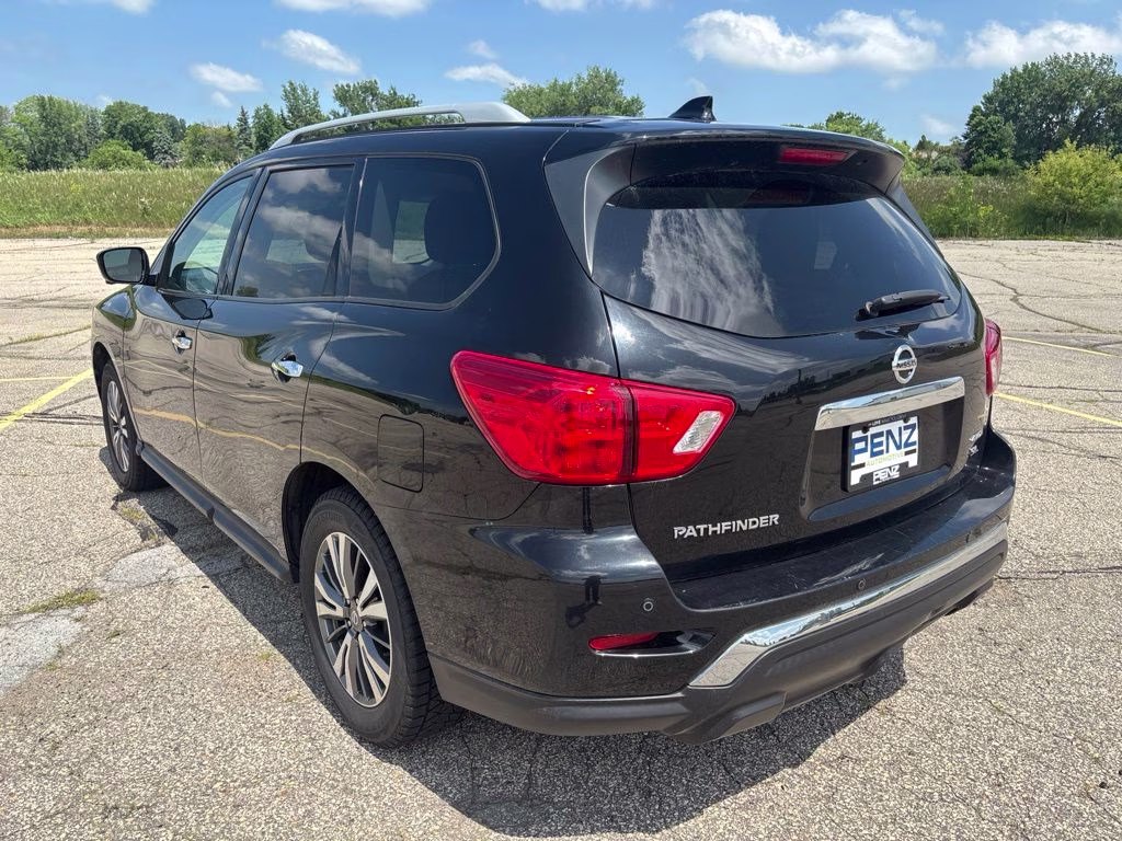 2020 Magnetic Black Pearl Nissan Pathfinder SL 4X4 SUV
