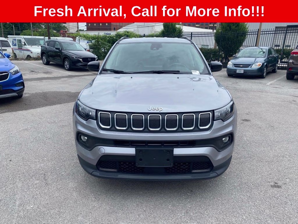 2022 Billet Silver Metallic Clearcoat Jeep Compass Latitude FWD SUV