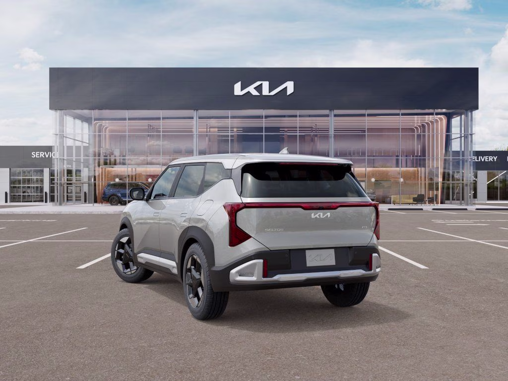 2027 Ivory Silver Kia Seltos EX AWD SUV