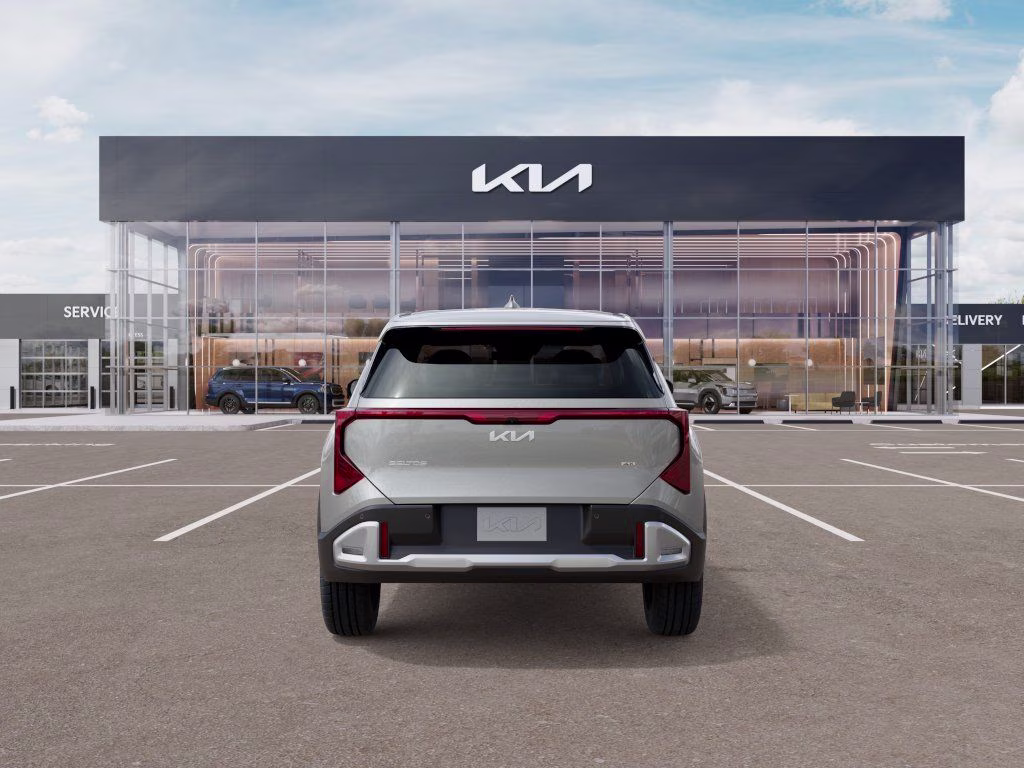 2027 Ivory Silver Kia Seltos EX AWD SUV