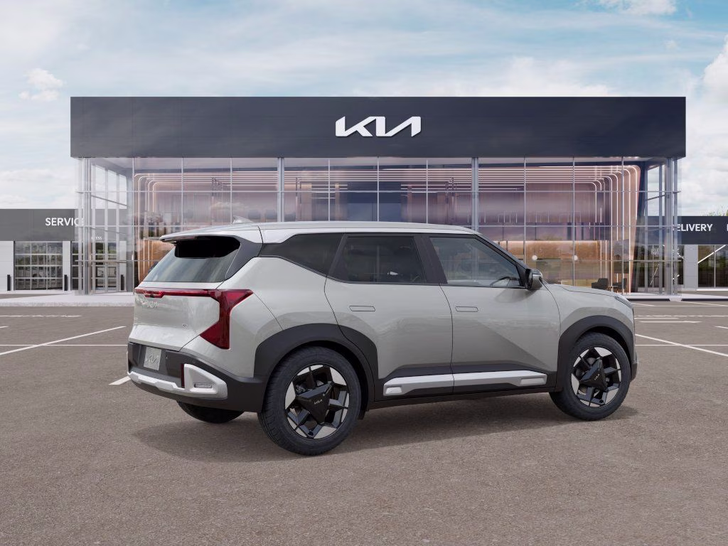 2027 Ivory Silver Kia Seltos EX AWD SUV