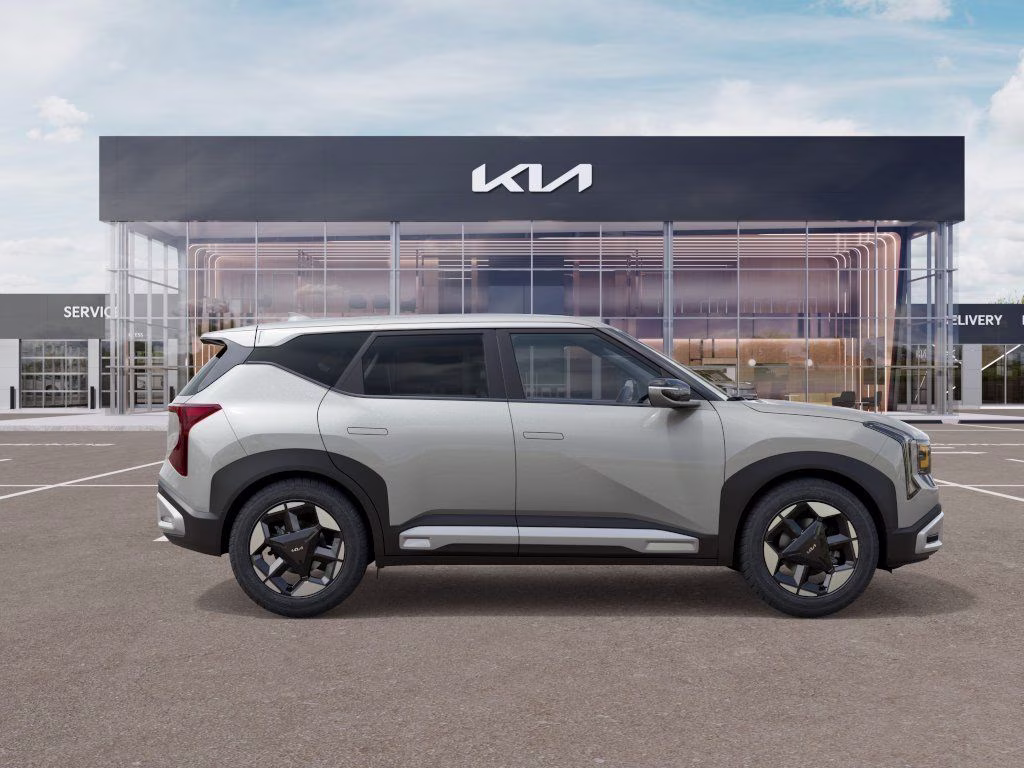 2027 Ivory Silver Kia Seltos EX AWD SUV