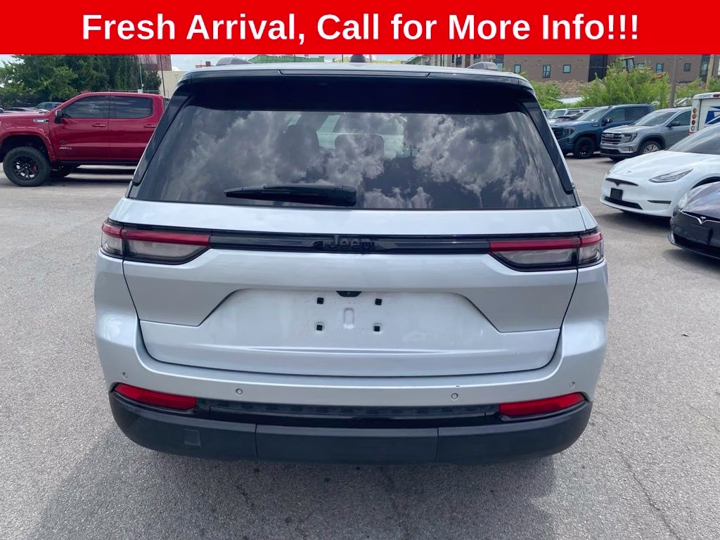 2024 Silver Zynith Jeep Grand Cherokee Altitude RWD SUV