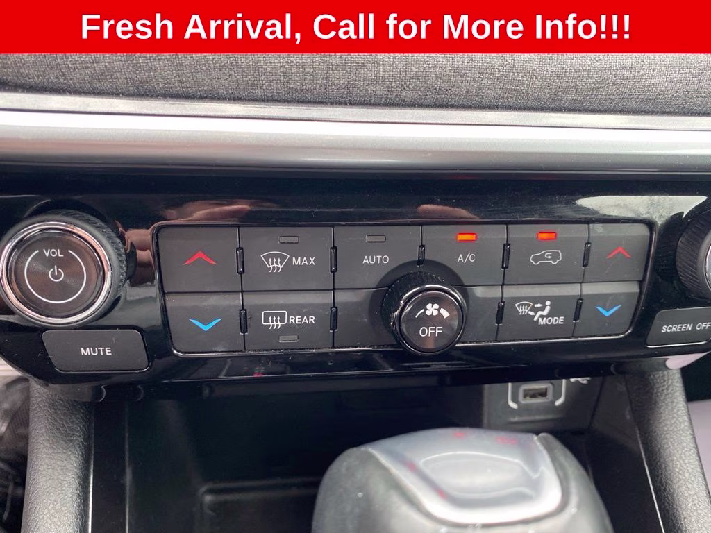 2022 Billet Silver Metallic Clearcoat Jeep Compass Latitude FWD SUV