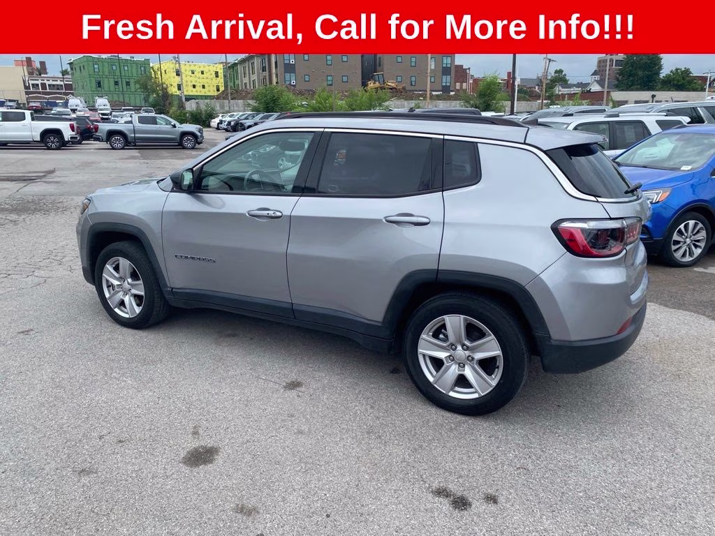 2022 Billet Silver Metallic Clearcoat Jeep Compass Latitude FWD SUV