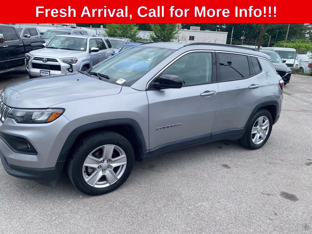 2022 Billet Silver Metallic Clearcoat Jeep Compass Latitude FWD SUV