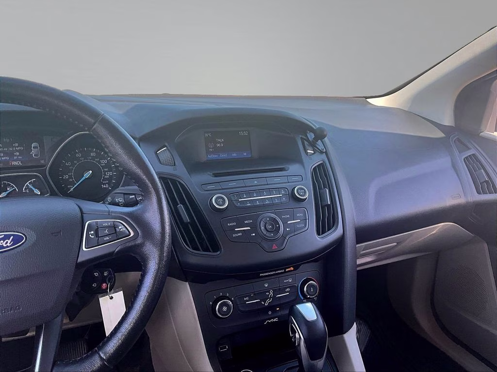 2015 Tuxedo Black Ford Focus SE FWD Sedan