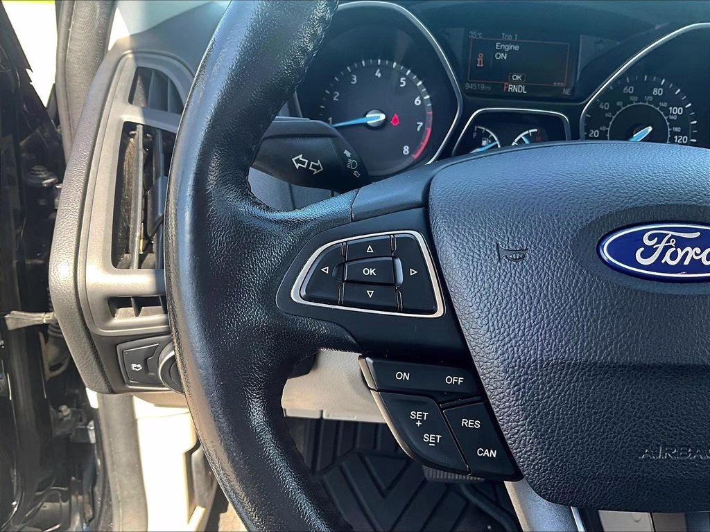 2015 Tuxedo Black Ford Focus SE FWD Sedan