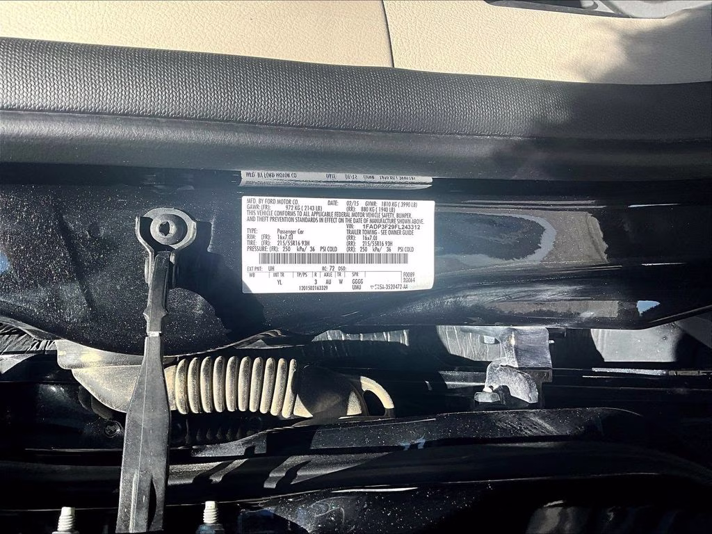 2015 Tuxedo Black Ford Focus SE FWD Sedan