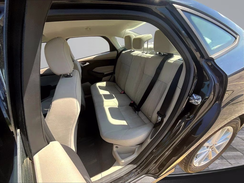 2015 Tuxedo Black Ford Focus SE FWD Sedan