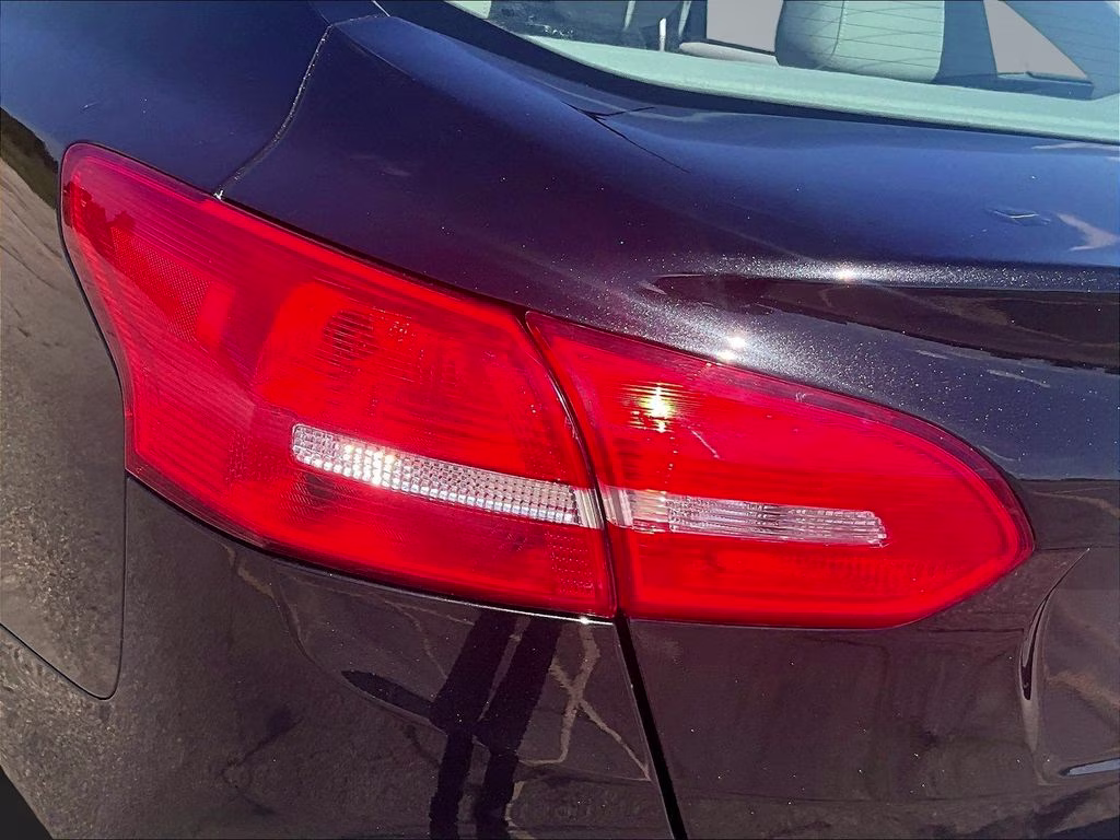 2015 Tuxedo Black Ford Focus SE FWD Sedan