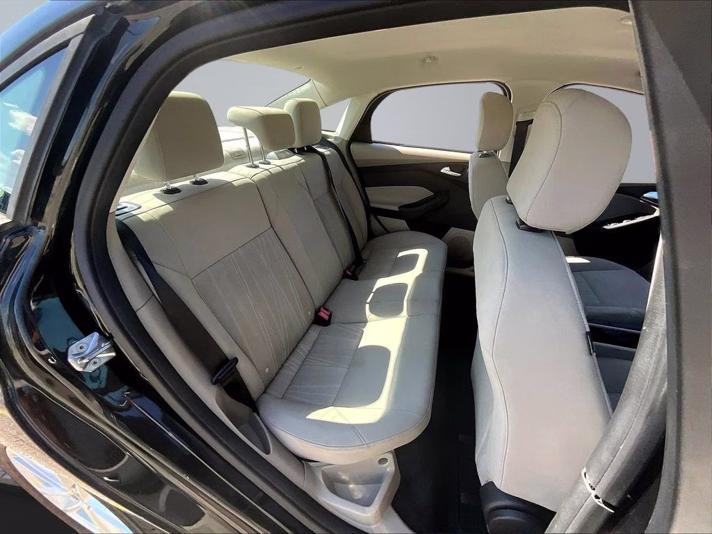 2015 Tuxedo Black Ford Focus SE FWD Sedan