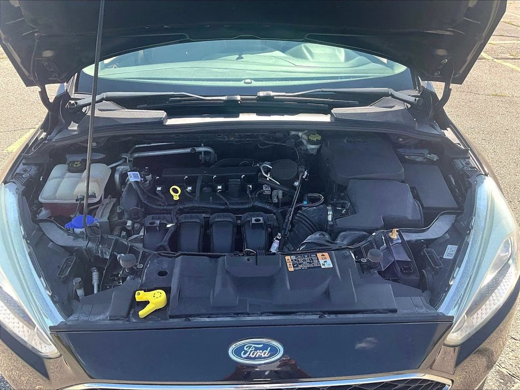 2015 Tuxedo Black Ford Focus SE FWD Sedan