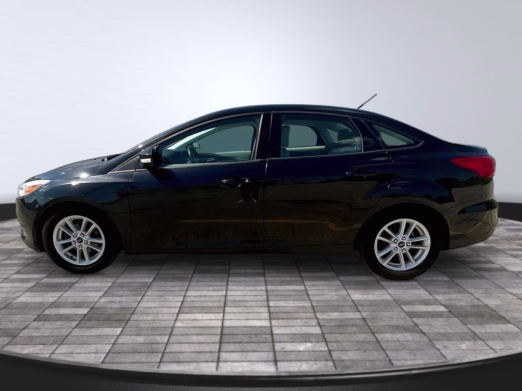 2015 Tuxedo Black Ford Focus SE FWD Sedan