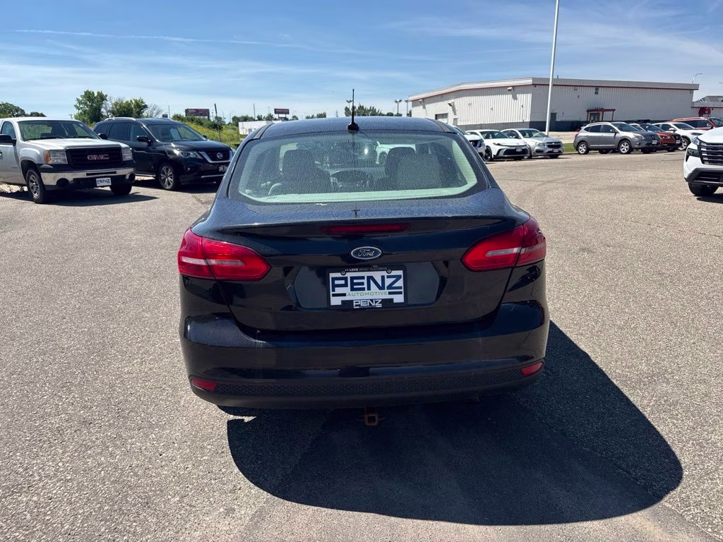 2015 Tuxedo Black Ford Focus SE FWD Sedan
