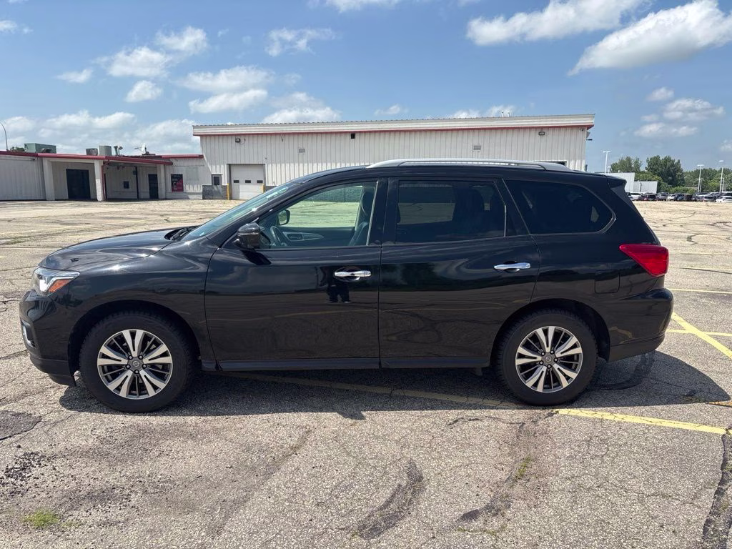 2020 Magnetic Black Pearl Nissan Pathfinder SL 4X4 SUV