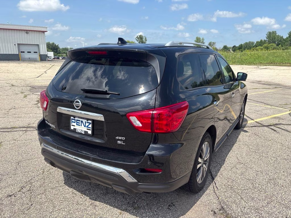 2020 Magnetic Black Pearl Nissan Pathfinder SL 4X4 SUV