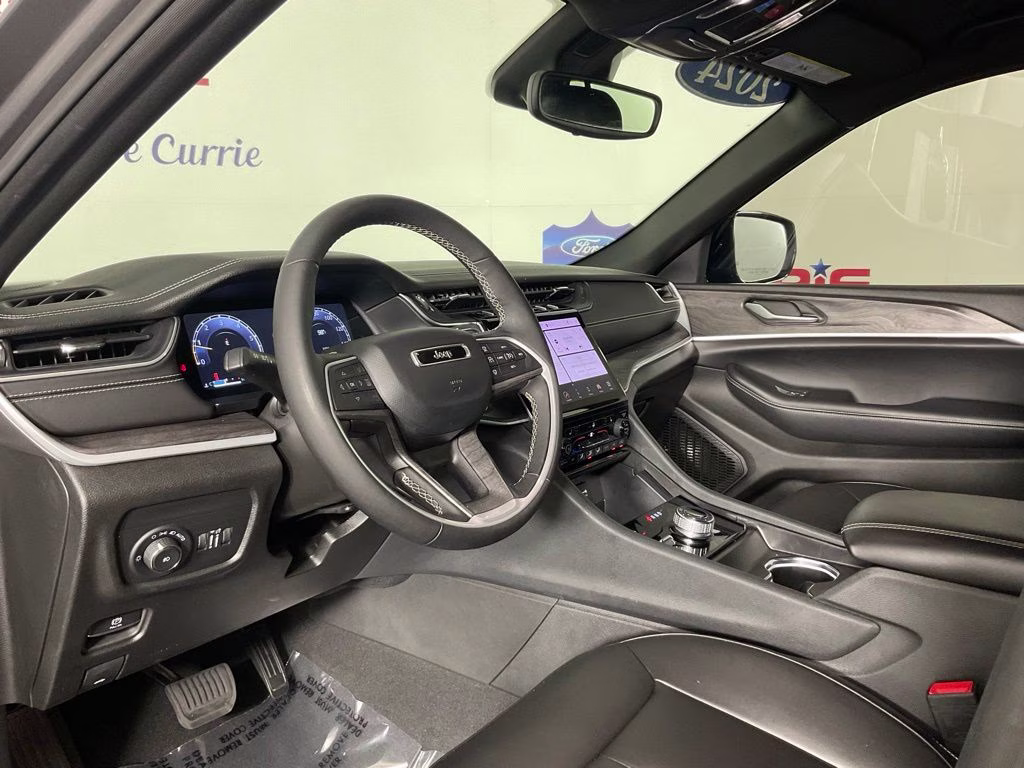 2024 Gray Metallic Jeep Grand Cherokee Limited 4X4 SUV