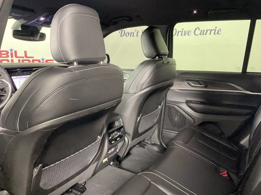 2024 Gray Metallic Jeep Grand Cherokee Limited 4X4 SUV
